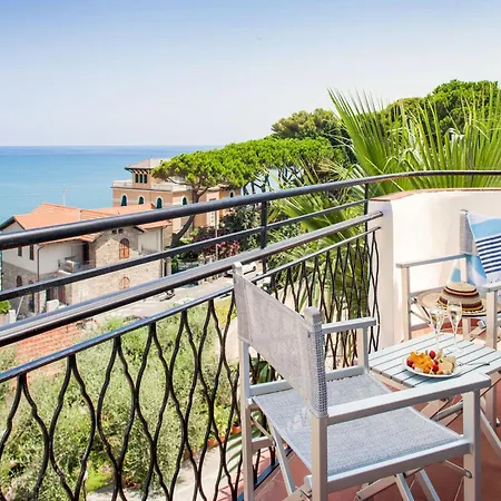 Готель Moresco Діано-Марина